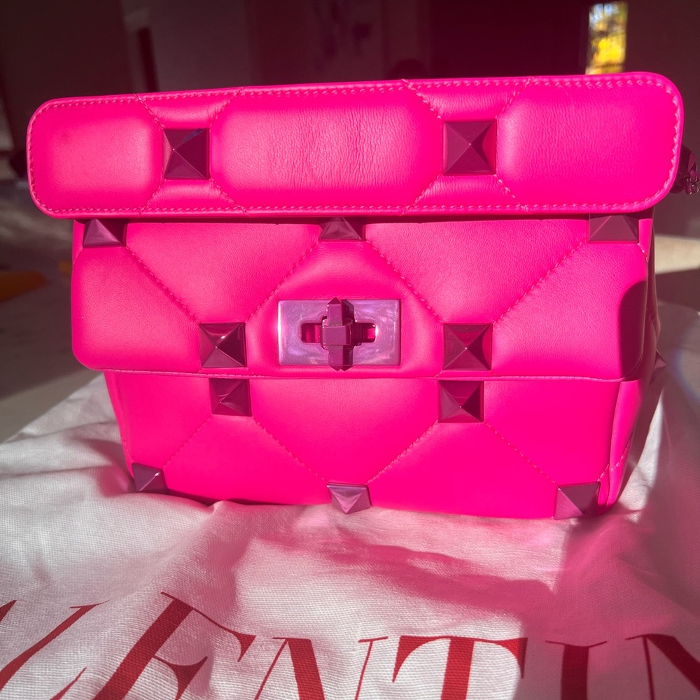 Like new Valentino Roman Stud Medium Bag in Gorgeous BARBIE PINK!